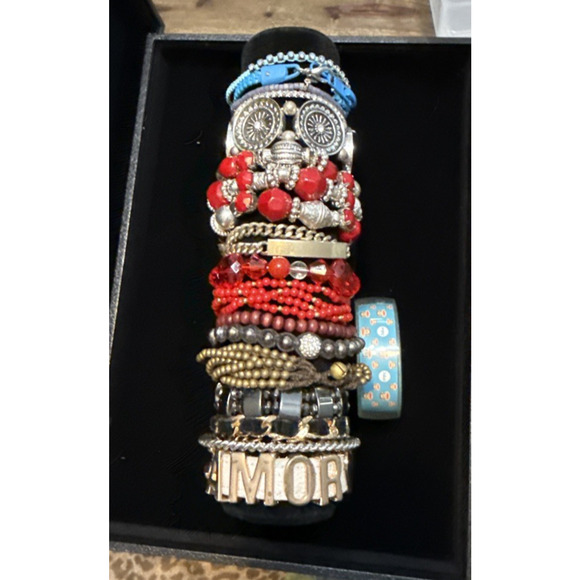 Lot of 17 Mixed Bracelets Bangles Stretch Leather Stone Wrap Wear or Resell - Picture 5 of 16